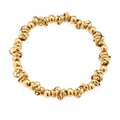 Eos Armband in gold mit vielen unterschiedlich breiten Ringen aus Edelstahl.