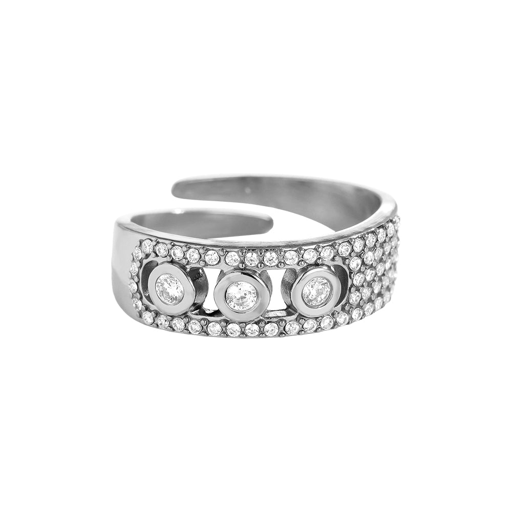 Noelle Ring in silber, mit Steinen besetztes Band mit drei grösseren Steinen in der Mitte.