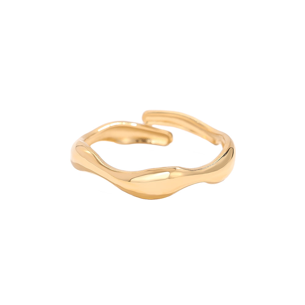 Ruwa Ring in Gold, filigraner Ring in Wellenform.