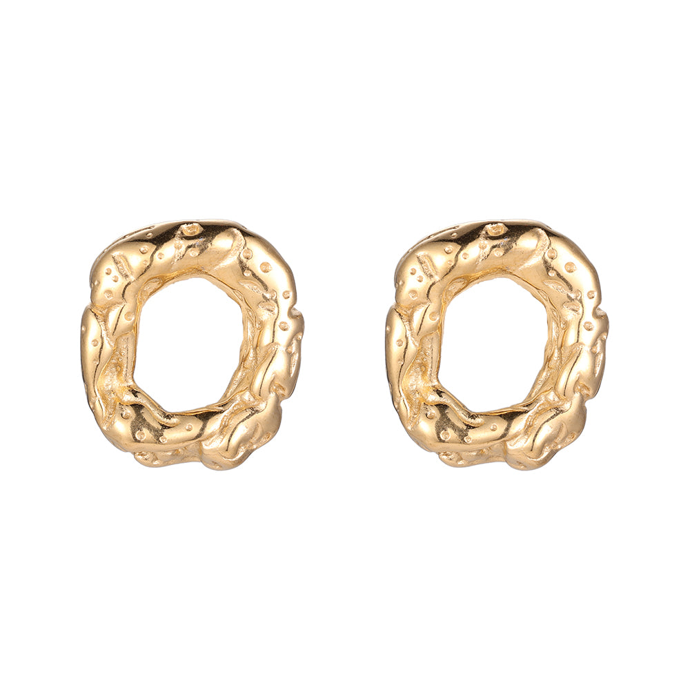 Tova Ohrringe in gold, Stecker mit organischer Donut-Form.